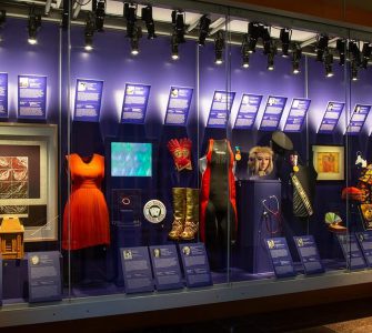 Honneur au peuple du Québec : l'Ordre national, 40 ans à faire rayonner l'excellence québécoise, musée de la civilisation