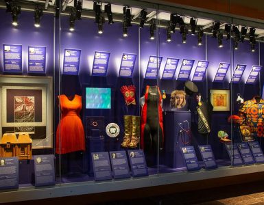 Honneur au peuple du Québec : l'Ordre national, 40 ans à faire rayonner l'excellence québécoise, musée de la civilisation